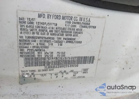 2002 Lincoln Town Car Signature from USA, damaged, VIN 1LNHM82W92Y649030